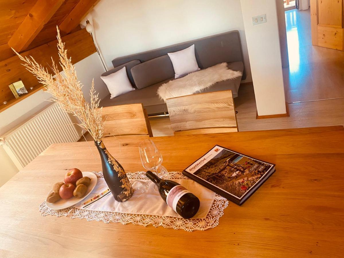 Engadiner Apartments & Wines モンターニャ エクステリア 写真