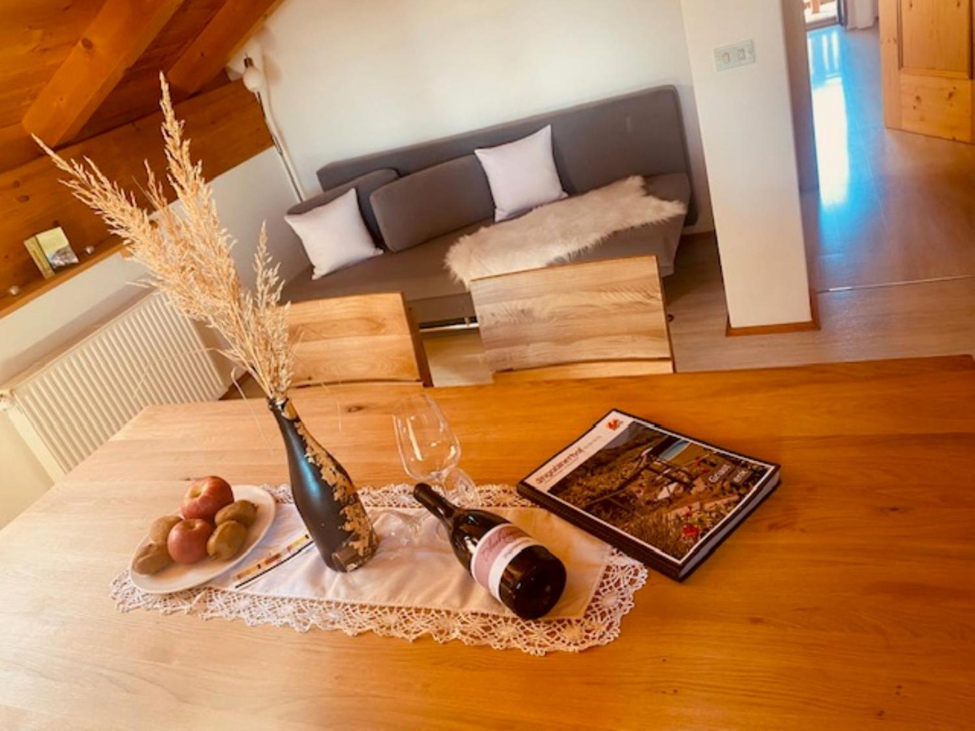 Engadiner Apartments & Wines モンターニャ エクステリア 写真