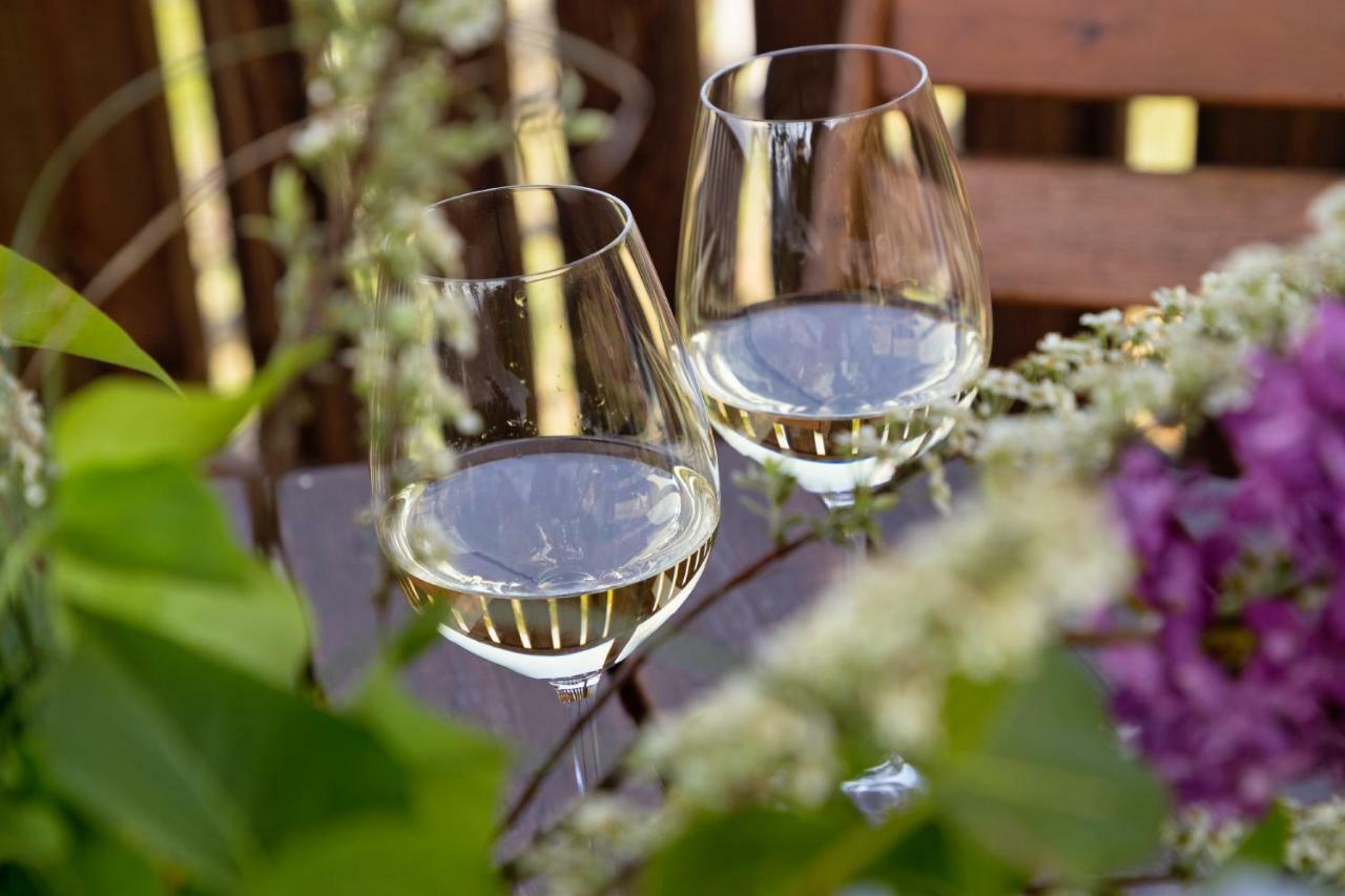 Engadiner Apartments & Wines モンターニャ エクステリア 写真